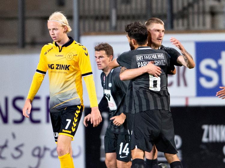 Esbjergs Joni Kauko udligner til 1-1 på straffespark i kampens sidste minutter mod AC Horsens.
   Foto: Henning Bagger/Ritzau Scanpix