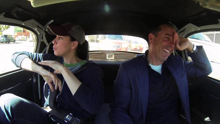 Jerry Seinfeld ses her i et afsnit af 'Comedian in Cars Getting Coffee'. Gæsten er komiker Sarah Silverman. Foto: Foto Fra Serien