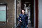 Rui Pinto - her fotograferet under sin husarrest i Budapest, hvor han blev anholdt i januar - kæmper for sin frihed efter at have lækket millioner af hemmelige dokumenter fra fodboldens verden.  Foto: Maria Feck /der Spiegel