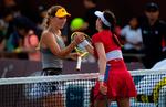 Christina McHale krøllede helt sammen i andet sæt, hvor hun fik et æg. Hun sagde alligevel tak for kampen.
   Foto: Afp7/Ritzau Scanpix