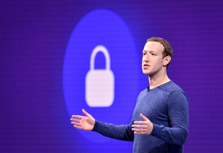 Mark Zuckerberg er klar til en retssag, hvis Elizabeth Warren bliver USA's næste præsident. Hun har tilkendegivet, at hvis hun vinder præsidentposten, vil hun forsøge at splitte Facebook op.  Foto: Josh Edelson/Ritzau Scanpix