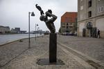 Skulpturen 'Freedom' er nu endelig blevet opsat i det offentlige rum -  tre år efter den blev foræret til Danmark fra De Amerikanske Jomfruøer. Foto: Jacob Erbahn. Foto: Jacob Ehrbahn/POLFOTO