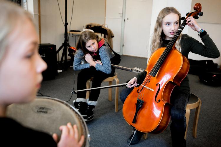 
 Kulturministeren har op til finanslovsforslaget sagt, at det er vigtigt, at alle børn fra alle sociale grupper kan  få adgang til musikskolerne som her pigerne fra JazzCamp i 2017. Der er imidlertid ikke afsat penge til initiativet. 
   Foto: Nanna Navntoft