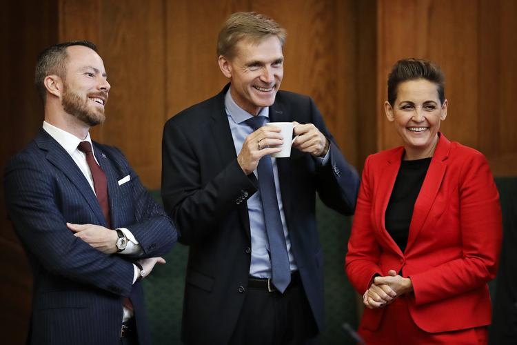 Folketingets åbningsdebat kræver kaffe og godt humør. Sidste år varede debatten 13 timer.  Foto: Jens Dresling/POLFOTO