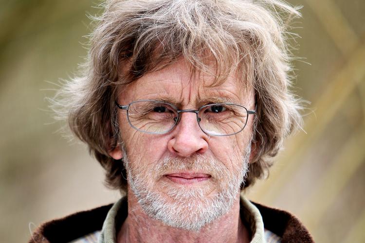 Søren Ryge har tre mærkedage i oktober: Datterens fødselsdag, søsterens fødselsdag og forældrenes bryllupsdag - som, har han siden fundet ud af, også er den dag, hvor han selv er undfanget.  Foto: Martin Lehmann/POLFOTO