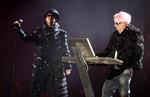 Chris Lowe (t.h.) og Neil Tennant er mændene i Pet Shop Boys - en af historiens mest succesrige popgrupper.    Foto: Mj Kim/Ritzau Scanpix