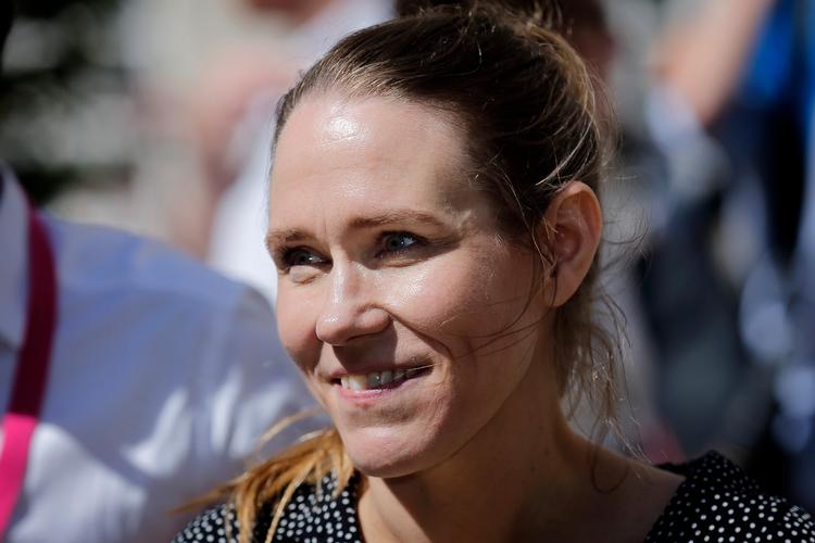 Departementschef Barbera Bertelsen ses her ved overdragelsesforretningen, da Nick Hækkerup overtog justitsministerposten fra Søren Pape Poulsen (K). Foto: Jens Dresling/POLFOTO