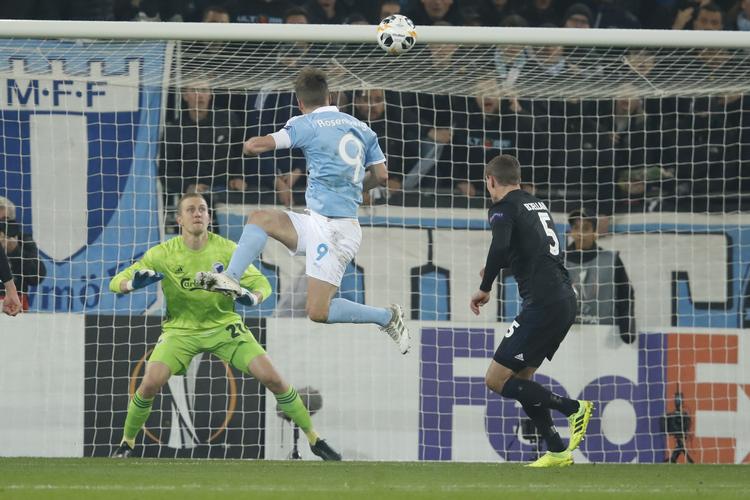 Malmö FF's udligning blev headet ind af 37-årige Markus Rosenberg,
   Foto: Jens Dresling/POLFOTO