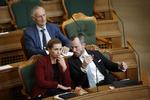 Folketingets åbningsdebat sluttede  først kl. 1.15 natten til fredag og varede dermed i over 15 timer. Undervejs måtte regeringen finde sig i beskydninger fra både støttepartier og opposition.   Foto: Jens Dresling/POLFOTO