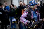 Brexit er en ekstremt forvirrende proces. Her ses demonstranter foran parlamentsbygningen Westminster i London. Foto: Peter Hove Olesen