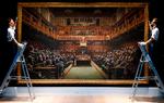 Maleriet ’Devolved Parliament’ af den stadig ukendte kunstner Banksy, blev solgt for et rekord højt beløb.  Foto: Tolga Akmen/Ritzau Scanpix