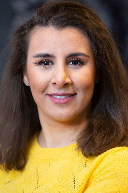 Faiza Bajalan er født og opvokset i Irak men driver idag en dadelforretning i Torvehallerne-Foto MOSH by Fanno