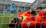 Tottenhams franske målmand Hugo Lloris startede med et drop i lørdagens opgør mod Brighton, og i samme situation blev han alvorligt skadet.
   Foto: Andrew Couldridge/Ritzau Scanpix