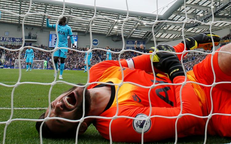 Tottenhams franske målmand Hugo Lloris startede med et drop i lørdagens opgør mod Brighton, og i samme situation blev han alvorligt skadet.
   Foto: Andrew Couldridge/Ritzau Scanpix