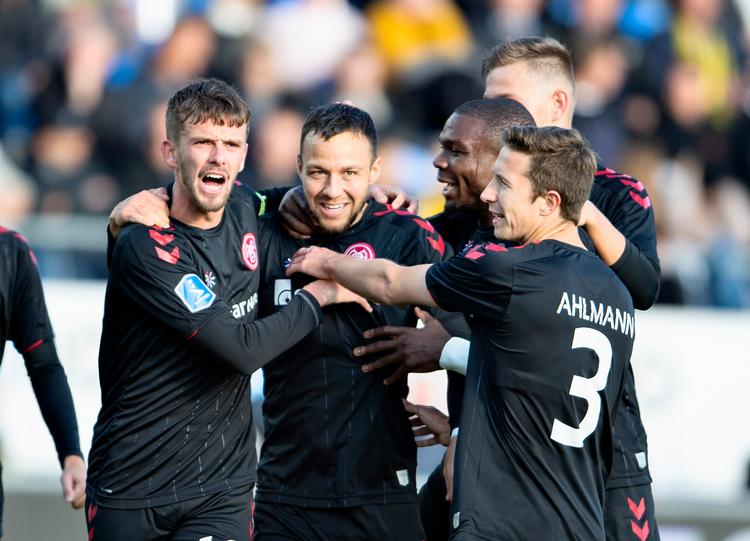 Der var stor glæde i AaB-lejren, da Patrick Olsen i første halvleg havde bragt sit hold i spidsen på udebane mod Hobro.
   Foto: Henning Bagger/Ritzau Scanpix