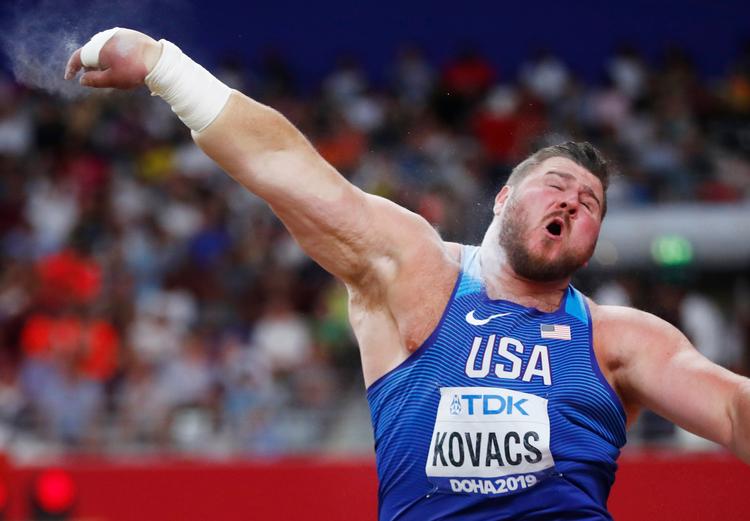 USA's Joe Kovacs, der også vandt VM-guld i 2015 i Beijing, kunne lørdag aften støde det tredje bedste resultat nogen sinde, da han med 22,91 meter vandt i Doha.
   Foto: Kai Pfaffenbach/Ritzau Scanpix
