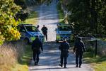 Svensk politi fotograferet i går uden for det konferencecenter i Lidingö, hvor forhandlingerne fandt sted.  Foto: Jonathan Nackstrand/Ritzau Scanpix