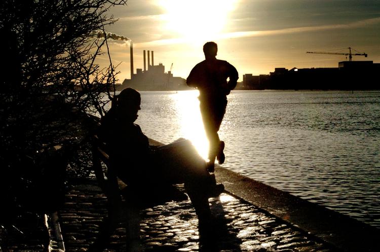 Ugen lægger koldt ud. Men en varmefrokst banker på, og dagtemperaturerne bliver høje.  Foto: Nicolai Lorenzen/POLFOTO