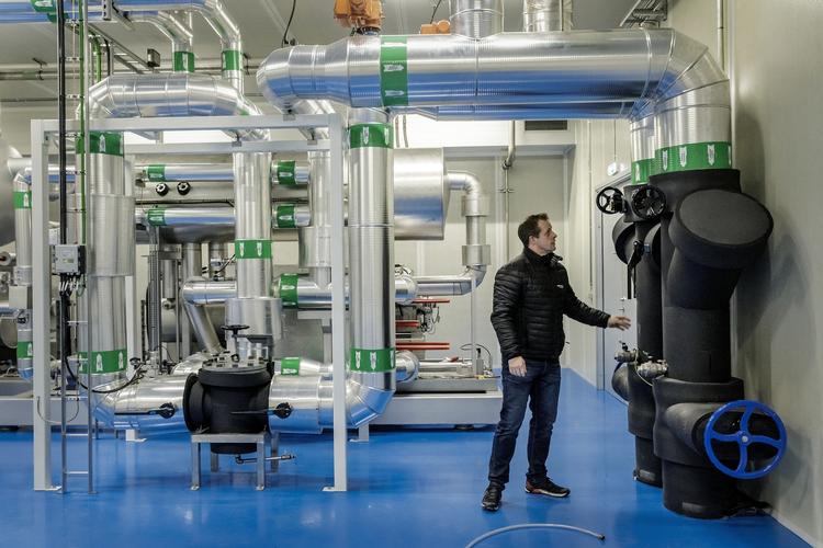 De seneste tre måneder er industriens produktion faldet med 1,6 procent. Økonomer ser tegn på afmatning. Foto: Mads Nissen/POLFOTO