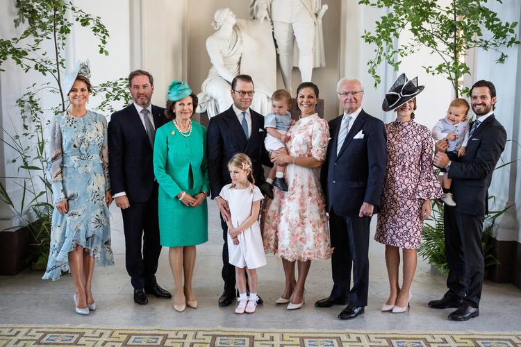 Den svenske konge Carl Gustaf har meldt ud, at fem af hans børnebørn ikke længere er en del af kongehuset. Kongefamilien er her samlet til kronprinsesse Victorias 40 års fødselsdag i 2017.  Foto: Tt News Agency/Ritzau Scanpix