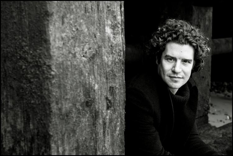 Robin Ticciati er allerede en erfaren maestro, og hans indspilning af Sibelius' violinkoncert med violinisten Christian Tetzlaff er mesterlig. Foto: Giorgia Bertazzi