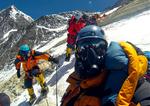 At bestige Mount Everest er på grænsen af, hvad et menneske kan klare, og en ekstra iltforsyning er at anbefale. To amerikanere og en brite har modtaget Nobelprisen i Medicin for at have kortlagt, hvad der sker i vores cellers indre under iltmangel. 
   Foto: Pasang Geljen Sherpa/Ritzau Scanpix
