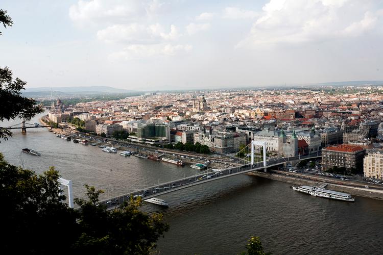 
   Ungarn er det land i EU, hvor priserne på boliger stiger mest, især i hovedstaden Budapest. Fra 2014 til 2018 steg priserne i byen med 123 procent.
   Foto: Hanne Boock/POLFOTO
