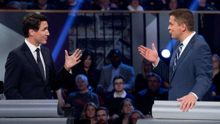Det Konservative Partis leder, Andrew Scheer, i partilederdebatten med premierminister, Justin Trudeau. Scheer langede hårdt ud efter Trudeau og kaldte ham for en svindler.  Foto: Pool New/Ritzau Scanpix