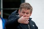 Rasmus Paludan fra partiet Stram Kurs turnerer stadig rundt og demonstrerer, mens han tordner mod »kriminelle samfundstabere«, alt imens han mandsopdækkes af stort politiopbud. Det er typisk citater fra de demonstrationer, som teaterstykket er bygget op omkring.  Foto: Jens Dresling/POLFOTO