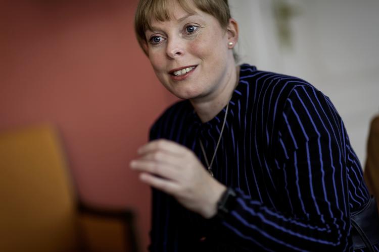 Efter kulturminister, Joy Mogensen (S), mandag meldte ud, at hun havde født en datter, som ikke var i lve, og hvor hun opfordrede til, at man donerede penge til Landsforeningen Spædbarnsdød frem for at sende blomster, er pengene strømmet ind. Foto: Mads Nissen/POLFOTO