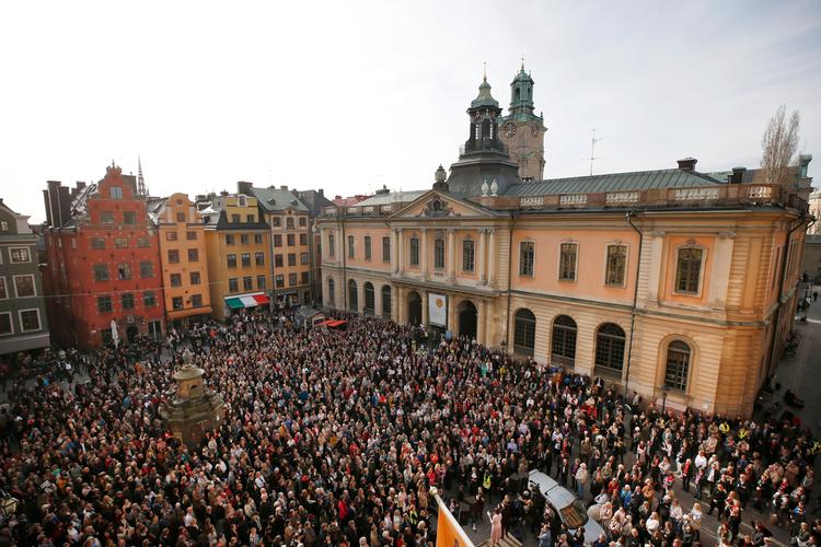 I foråret 2018 var der en stor demonstration ved Det Svenske Akademi. Anledningen var en række tilfælde af seksuelle overgreb og dubiøse økonomiske forhold i og omkring institutionen i Stockholm.   Foto: Fredrik Persson/Ritzau Scanpix