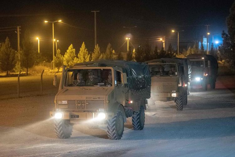 Tyrkiske soldater på vej mod grænsen til Syrien. Foto: Bulent Kilic/Ritzau Scanpix