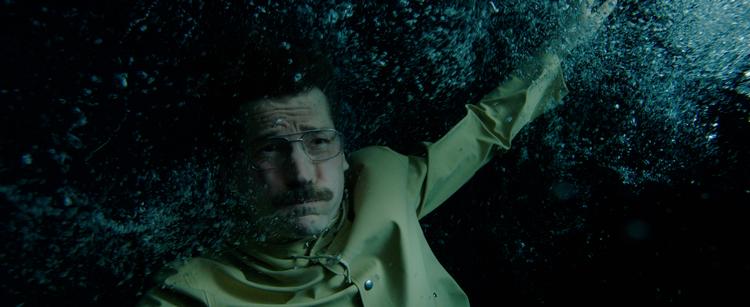 Titel: Selvmordsturisten. Instruktion: Jonas Alexander Arnby. Manuskript: Rasmus Birch. Producer: Eva Jakobsen, Katrin Pors, Mikkel Jersin. Fotograf: Niels Thastum. Medv.: Nikolaj Coster-Waldau, Tuva Novotny, Solbjørg Højfeldt, Sonja Richter. Distribution: Scanbox Entertainment. Spilletid: 90 min. Sprog: Dansk Undertekster: Engelsk År: 2019 