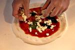 Opskrift på en god fredag? Dej, tomat, mozarella, god tid og gentagelser uge efter uge.
   Foto: Per Folkver/POLFOTO