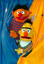 Ernie og Bert har i nyere tid fået selskab af flere dukker, der bærer rundt på en mere tung bagage, end man sædvanligvis ser i børne-tv.     Foto: Christof Stache/Ritzau Scanpix