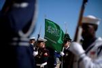Det saudi-arabiske flag vejer ved en amerikansk militærseance i det amerikanske forsvarsministerium, Pentagon,  iWashington. USA giver nu en hjælpende hånd til Saudi-Arabien ved at sende 3.000 soldater til landet.  Foto: James Lawler Duggan/Ritzau Scanpix