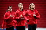 Andreas Cornelius (i midten) fik senest spilletid i en landskamp i november sidste år. Siden har han været gennem endnu et klubskifte og er nu i Parma i den italienske Serie A.   Foto: Jens Dresling/POLFOTO