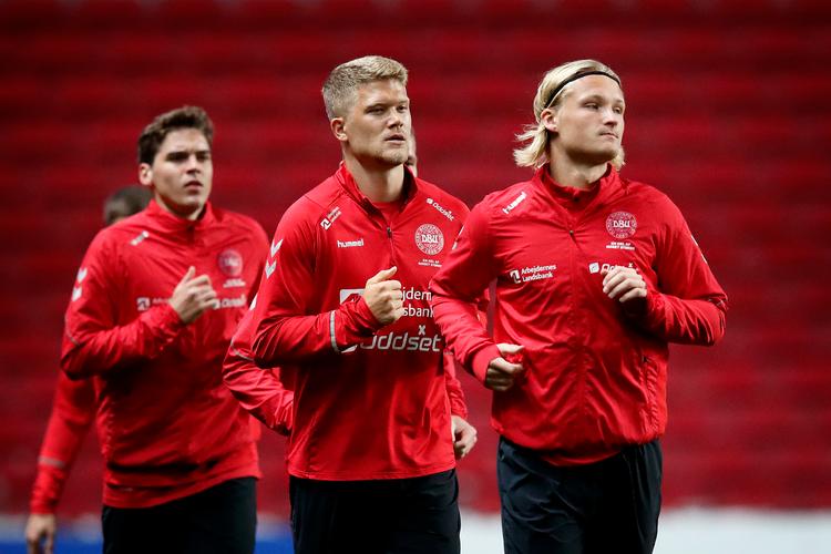 Andreas Cornelius (i midten) fik senest spilletid i en landskamp i november sidste år. Siden har han været gennem endnu et klubskifte og er nu i Parma i den italienske Serie A.   Foto: Jens Dresling/POLFOTO