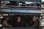 Internt fordrevne syrere sidder bag i en bil. Behovet for hjælp i Syrien er steget voldsomt, efter Tyrkiet har indledt et militært angreb.   Foto: Delil Souleiman/Ritzau Scanpix