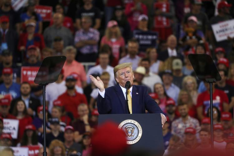 Trump holder taler på sin turne i USA, hvor han desuden skal håndtere en handelskrig med Kina og en alvorlig situation i Syrien.  Foto: Leah Millis/Ritzau Scanpix