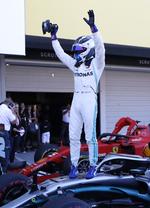 Valtteri Bottas fejrer sin sejr.  Foto: Kim Hong-ji/Ritzau Scanpix
