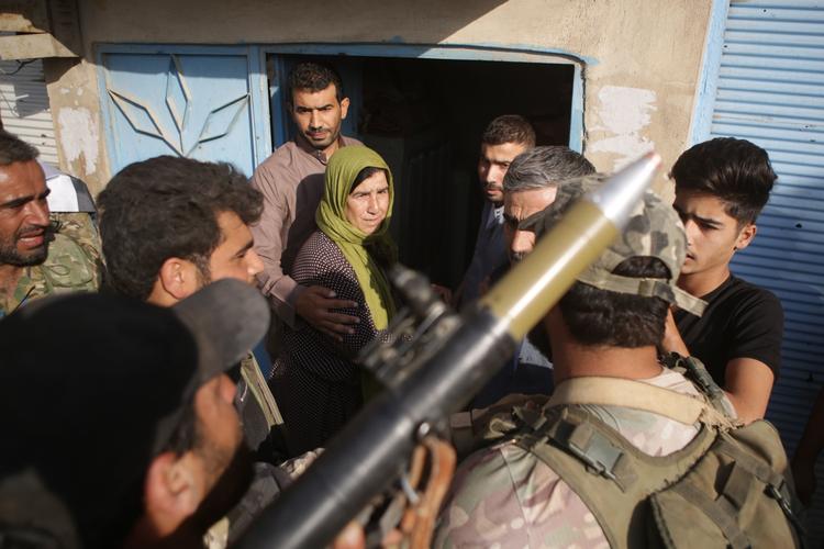 Syriske oppositionsstyrker har sammen med tyrkisk militær indtaget nogle af de grænseområder, som kurdiske militser hidtil har kontrolleret.  Foto: Bakr Alkasem/Ritzau Scanpix