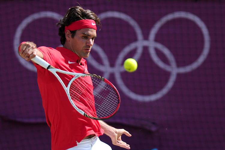 Ved OL i London i 2012 spillede Roger Federer finale mod britiske Andy Murray, men schweizeren tabte, og nu jagter han endnu en gang titlen, når der næste år spilles om OL-medaljer i Tokyo.
   Foto: Carl Court/Ritzau Scanpix
