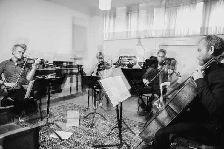 Den Danske Strygekvartet består af (fra venstre) violinist Frederik Øland, violinist Rune Tonsgaard Sørensen, bratschist Asbjørn Nørgaard og cellist Fredrik Schøyen Sjölin.  Foto: Peter Hove Olesen
