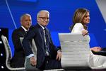 Fra venstre mod højre ses Marc Lacey (New York Times), Anderson Cooper (CNN) og Erin Burnett (CNN), der natten til onsdag dansk tid moderede debatten mellem de 12 demokratiske præsidentkandidater Foto: Saul Loeb/Ritzau Scanpix