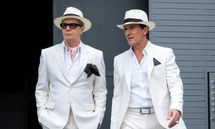 Det er Gary Oldman og Antonio Banderas, der spiller de to advokater i Netflix-filmen 'The Laundromat'.  