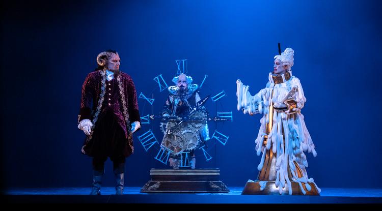 Kostumeringen er opulent og lige så finurlig som animationsfilmens smågeniale figurer.  Foto: Katja Tauberman