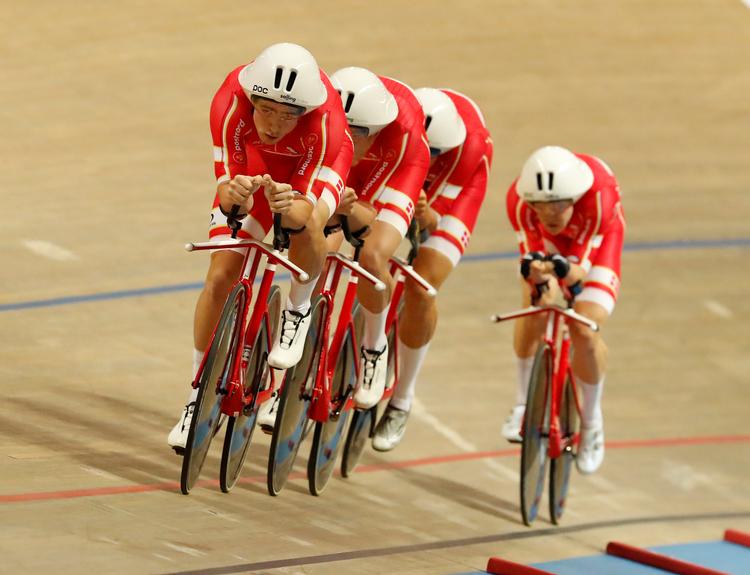 Danmark har fine traditioner i 4 km holdforfølgelsesløb, og her ses kvartetten bestående af Rasmus Lund Pedersen, Julius Johansen, Casper Folsach og Lasse Norman i aktion under det seneste VM i Polen, hvor det blev til bronze.
 Foto: Kacper Pempel/Ritzau Scanpix