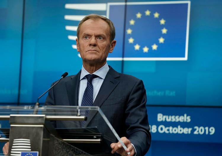 »Vi har godkendt denne aftale, og det ser ud til, at vi er ret tæt på opløbsstrækningen«, siger EU-præsident Donald Tusk.  Foto: Kenzo Tribouillard/Ritzau Scanpix
