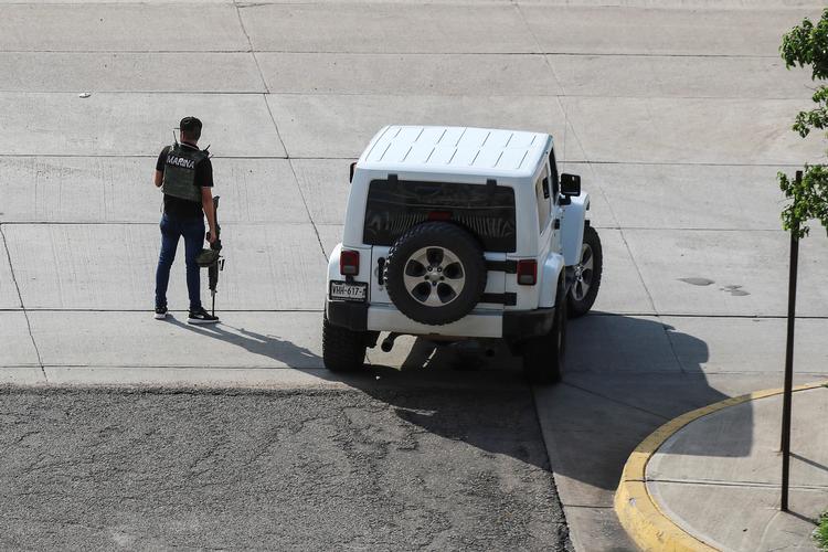Bevæbnede kartelmedlemmer stødte sammen med politiet i kølvandet på anholdelsen af den fængslede mafiaboss Joaquin 'El Chapo' Guzmans søn torsdag. Foto: Jesus Bustamante/Ritzau Scanpix